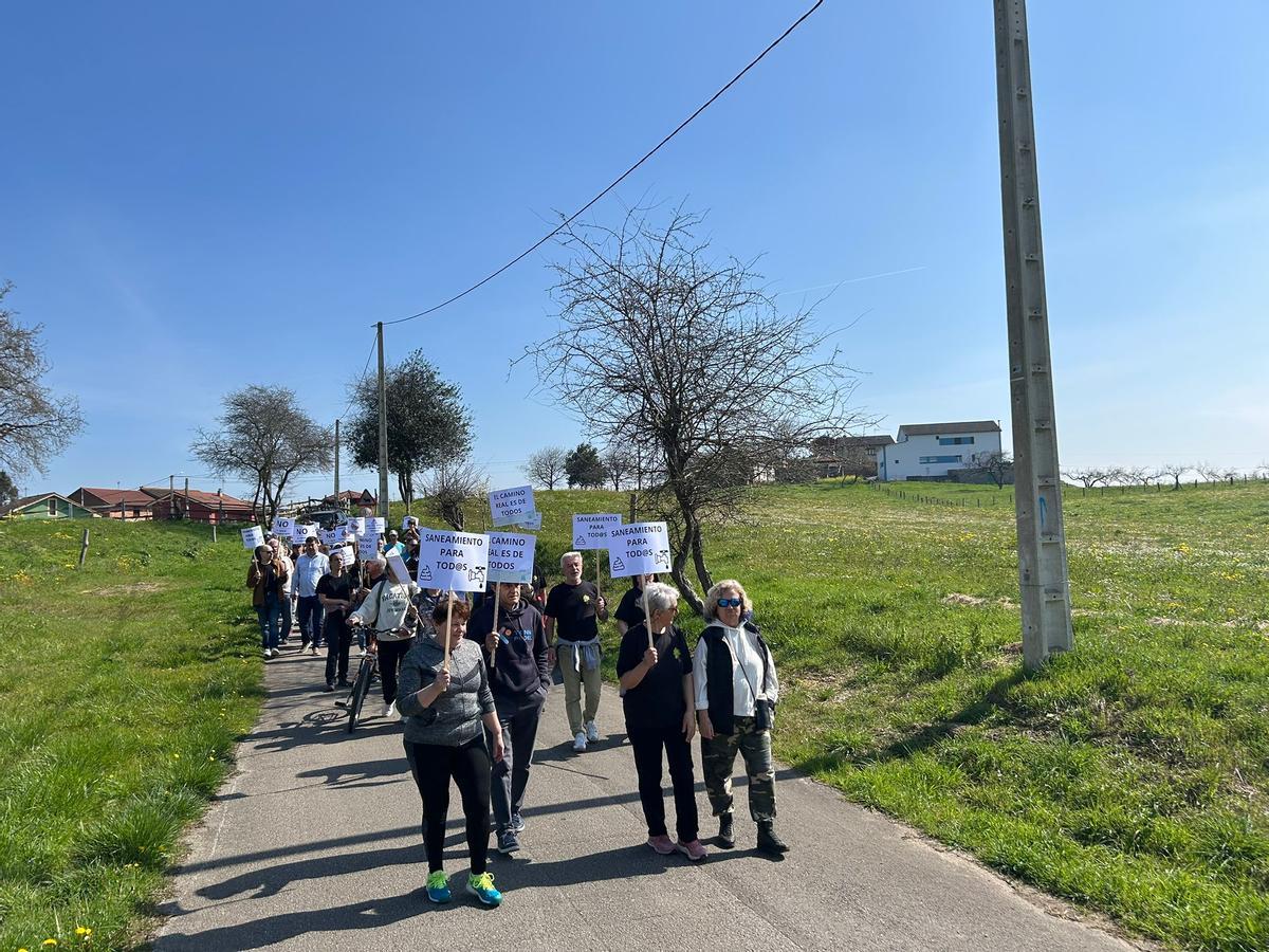 Concentración en Llanera de vecinos de Fonciello y Silvota por el ...