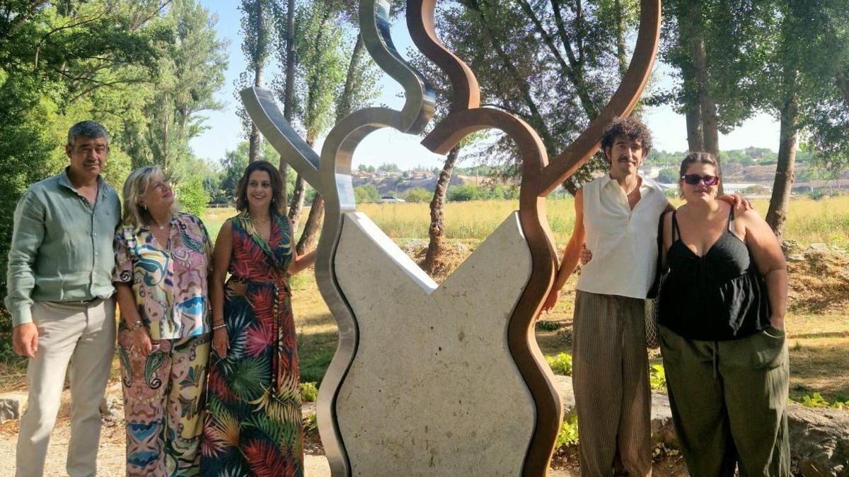 La escultura, diseñada por el artista Gene Martín, se ha presentado este martes.