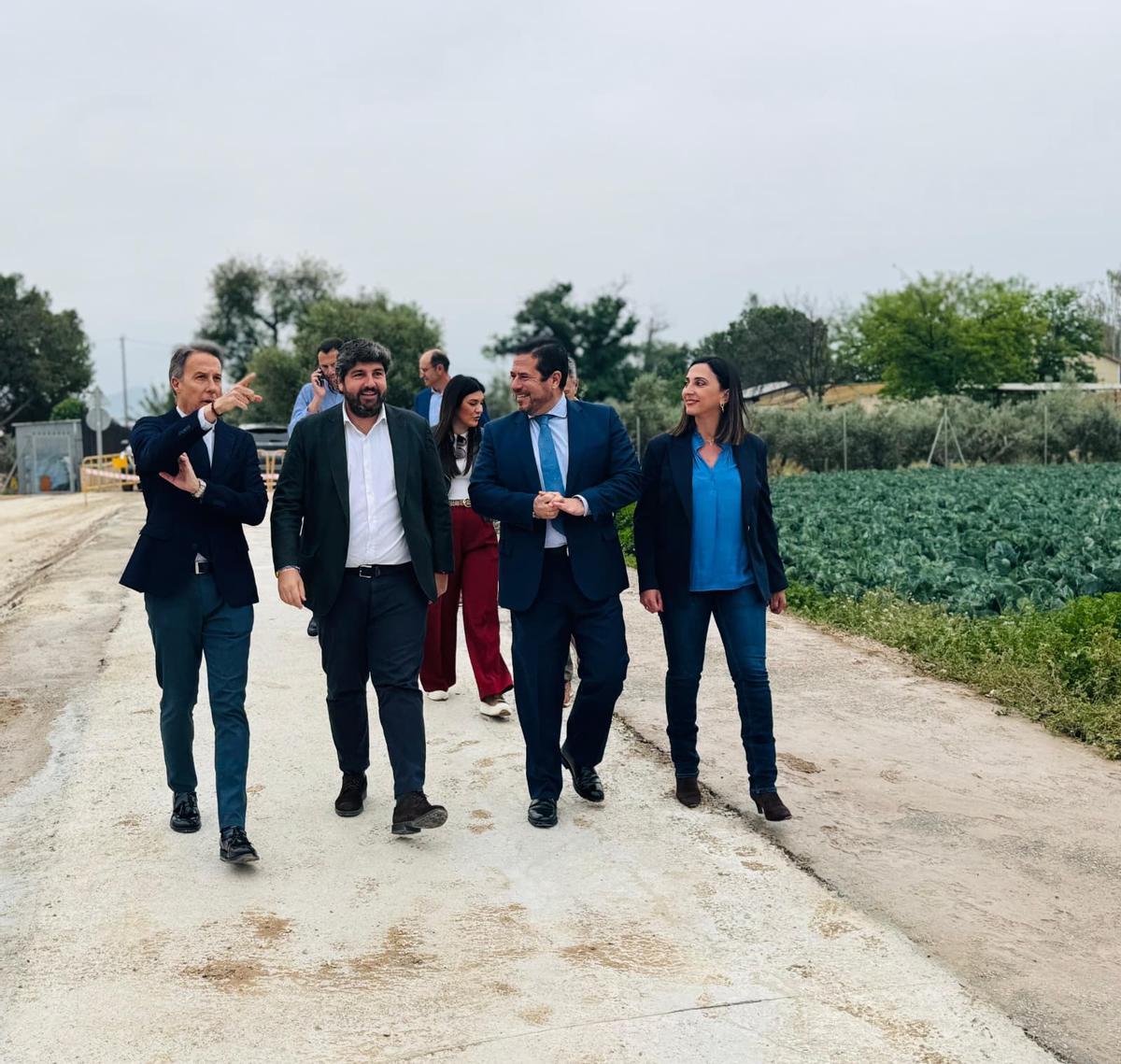 Fulgencio Gil, Juan Jódar y Sara Rubira también acudían a la visita de López Miras.