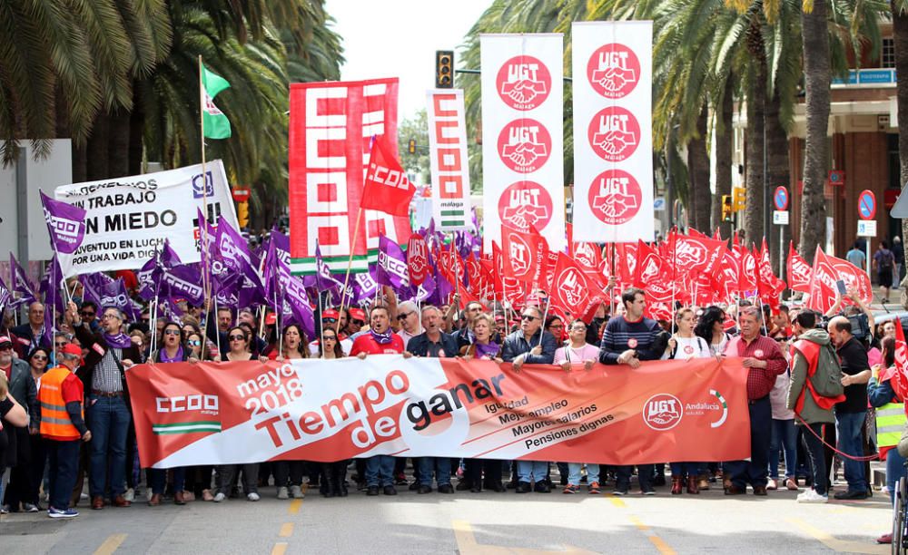 Miles de personas participan en la marcha convocada por los sindicatos para este martes, Día Internacional del Trabajo