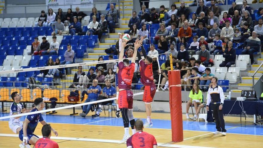 El ConectaBalear Manacor falla y no le sirve el favor del Voley Palma