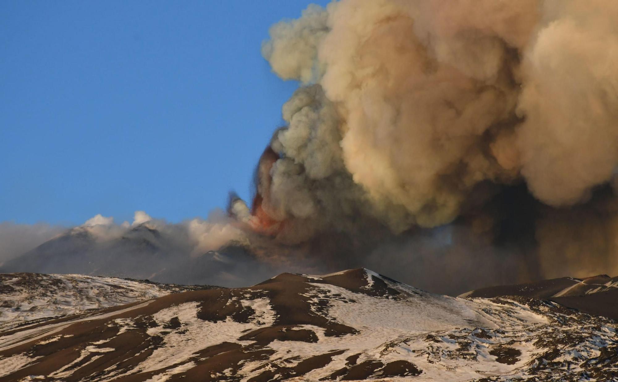 El volcán Etna entra en erupción y deja unas imágenes nunca vistas
