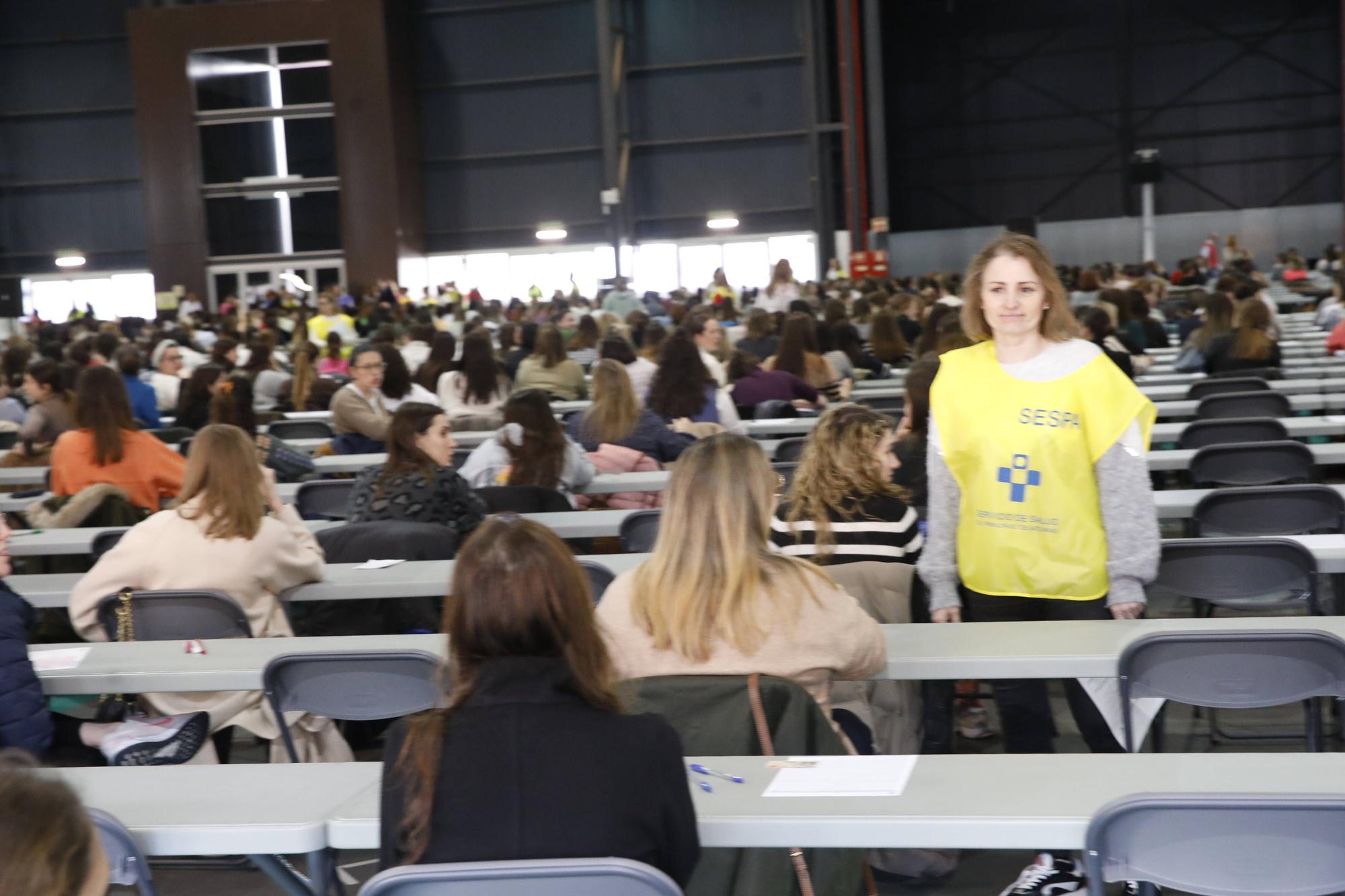 Miles de personas participan en la macrooposición de la sanidad pública asturiana.