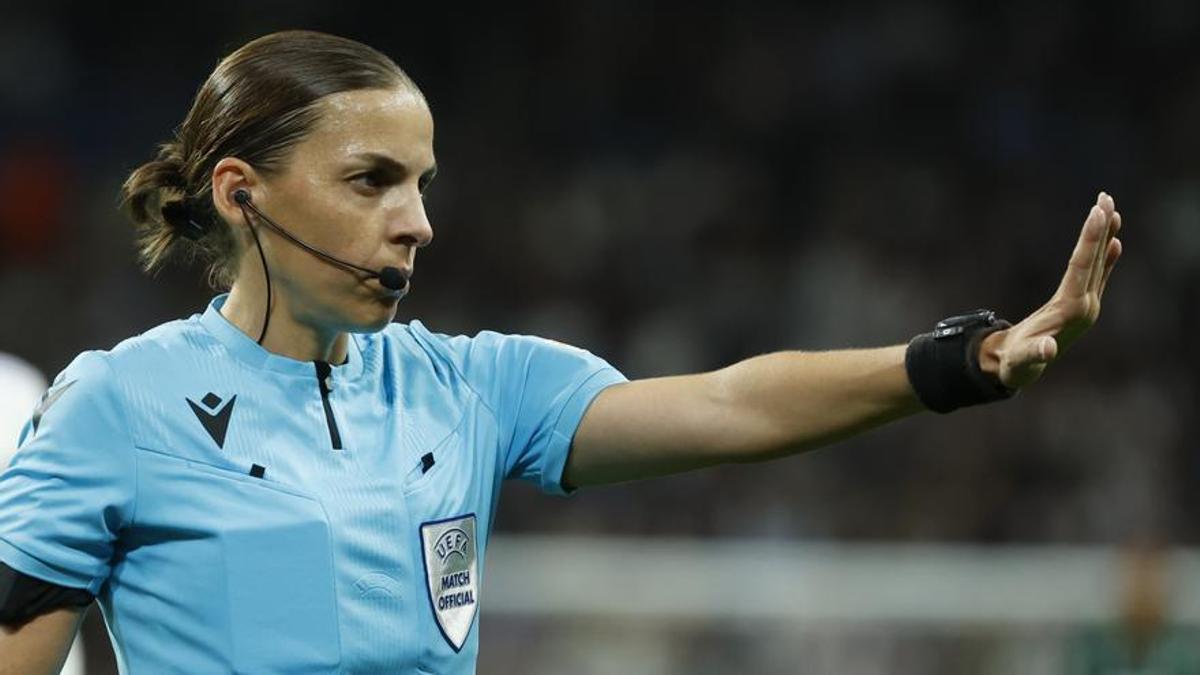 Fútbol femenino | La RAE resuelve dudas: ¿la forma correcta es ‘la árbitro’ o ‘la árbitra’?