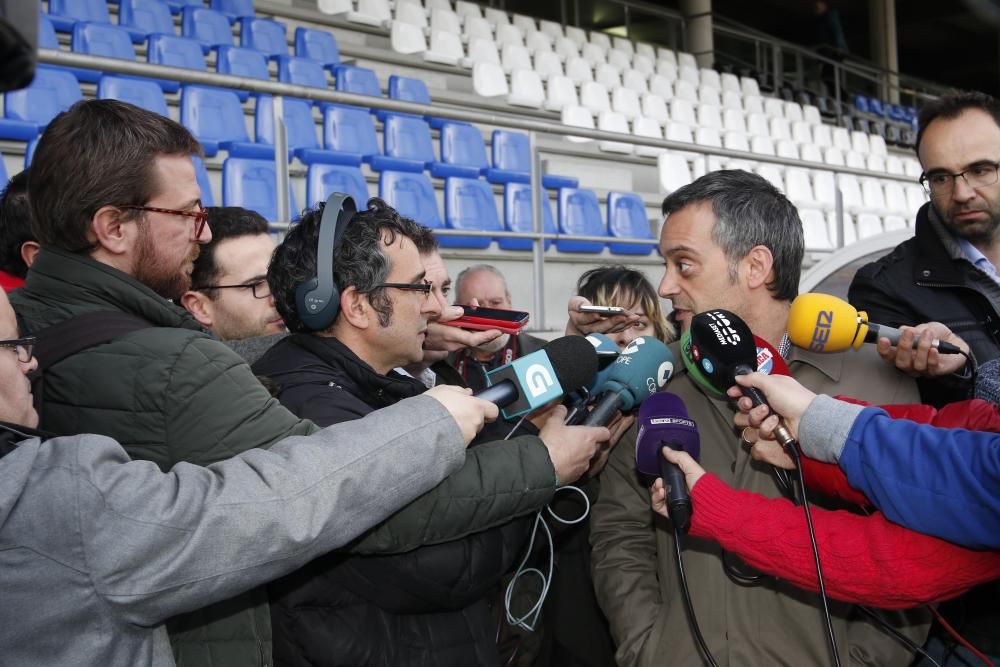 El presidente del Deportivo, Tino Fernández, acompañóal alcalde en su reunión con el equipo.