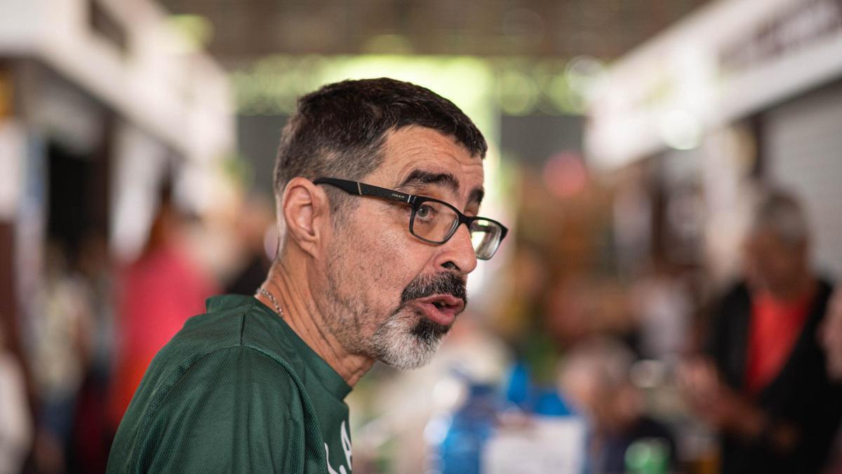 Miguel Báez, de la cafetería Misa de 12, ya respira tranquilo y hasta se siente "medio funcionario".