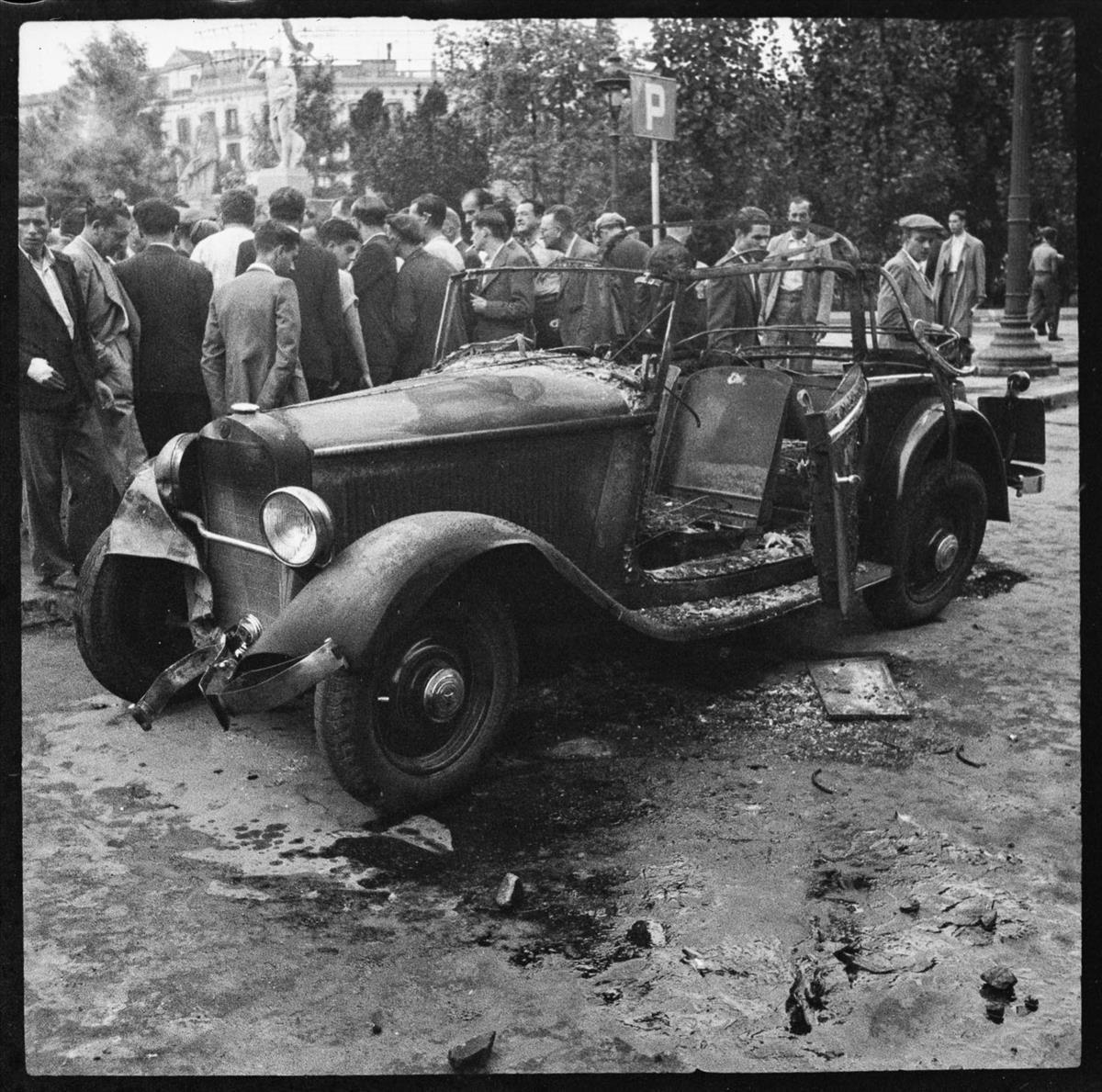 Coche quemado entre el 19 y el 21 de julio de 1936.