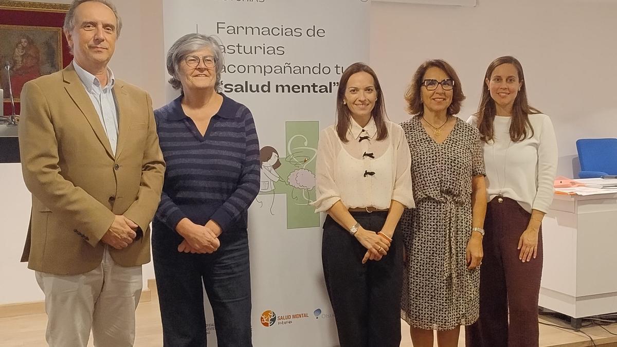 De izquierda a derecha, Alfredo Menéndez, Paz García-Portilla, Teresa Méndez, Montse Sánchez-Agustino y Leticia González Blanco.