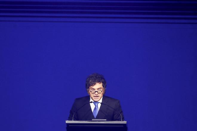 Con el guiño de Trump, Milei enfrenta a Londres, anuncia sanciones a petroleras y la construcción de una base naval en el Atlántico Sur