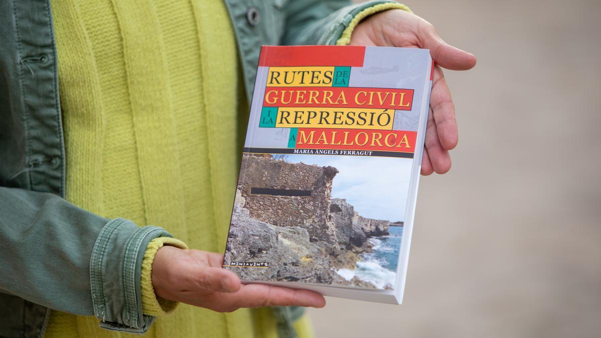 El libro propone nueve rutas por Mallorca.