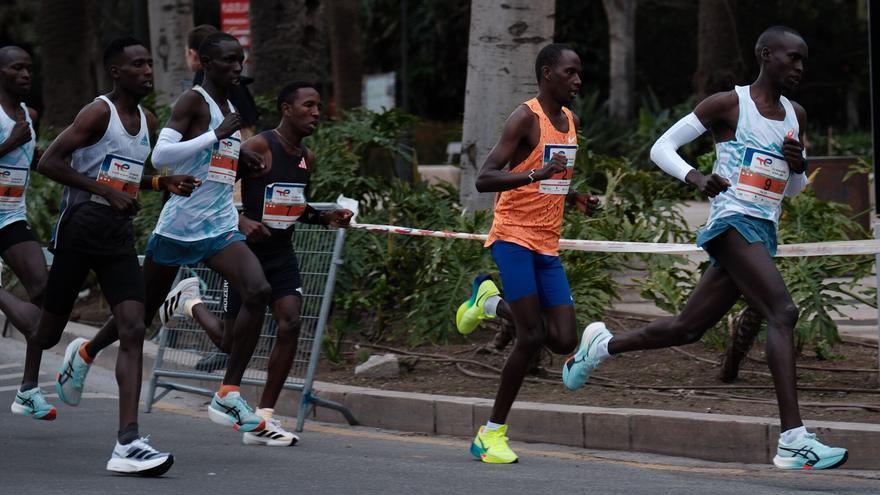 Los keniatas Gilbert Kipkosgei y Loice Chemnung se imponen en la Media Maratón de Málaga 2025