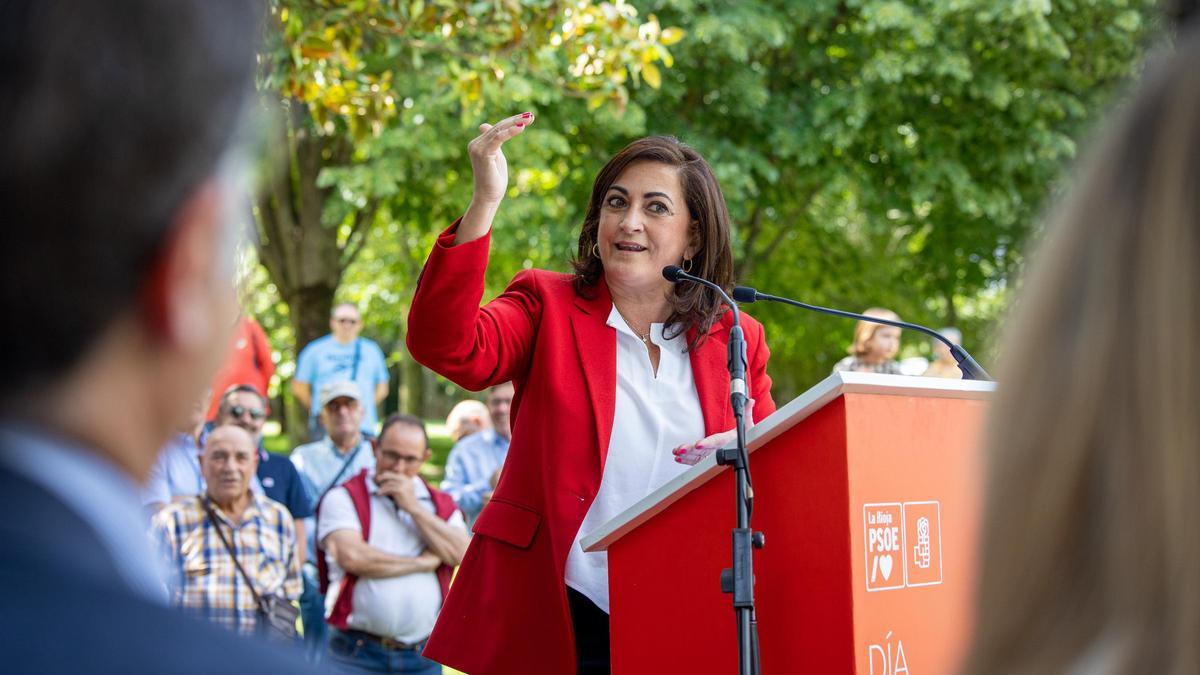 La secretaria general del PSOE La Rioja, Concha Andreu, durante un acto electoral en la campaña de las pasadas autonómicas.