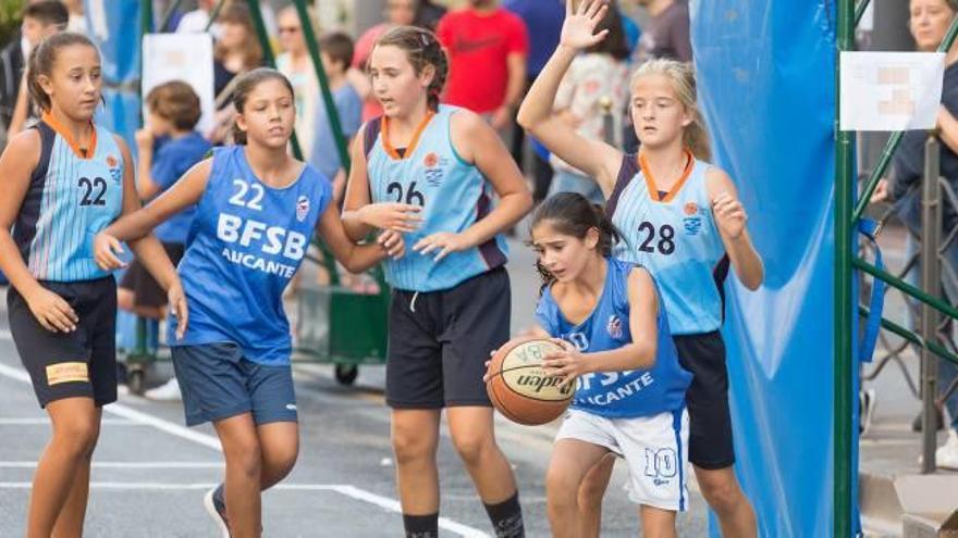 «Baloncesto en la calle» es la primera actividad de la Semana de la Movilidad de Alicante.
