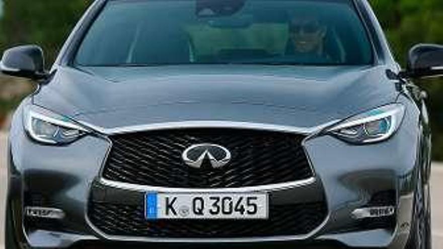 Infiniti Q30.