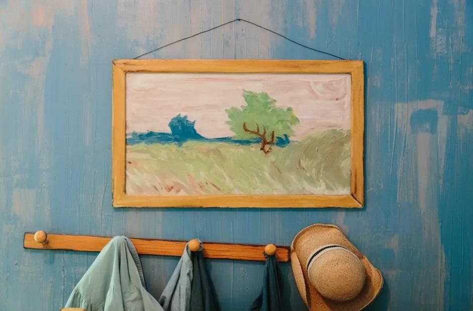 Una habitación convertida en un cuadro de Van Gogh