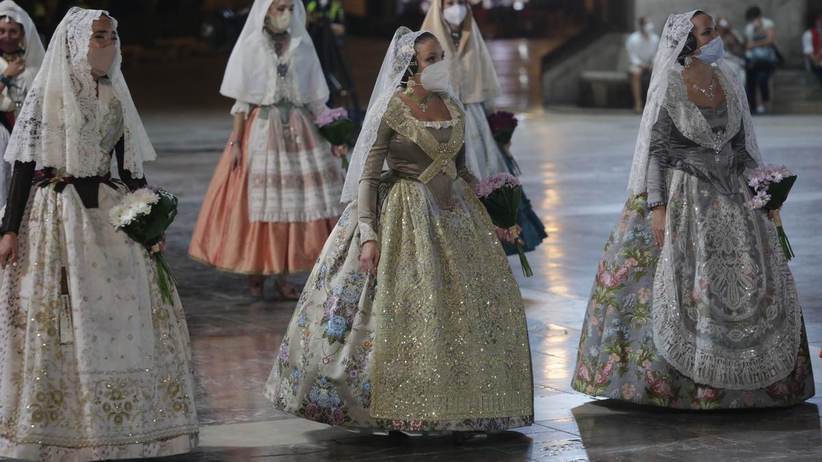 Búscate en el segundo día de Ofrenda por la calle de Caballeros (entre las 21.00 y las 22.00 horas)