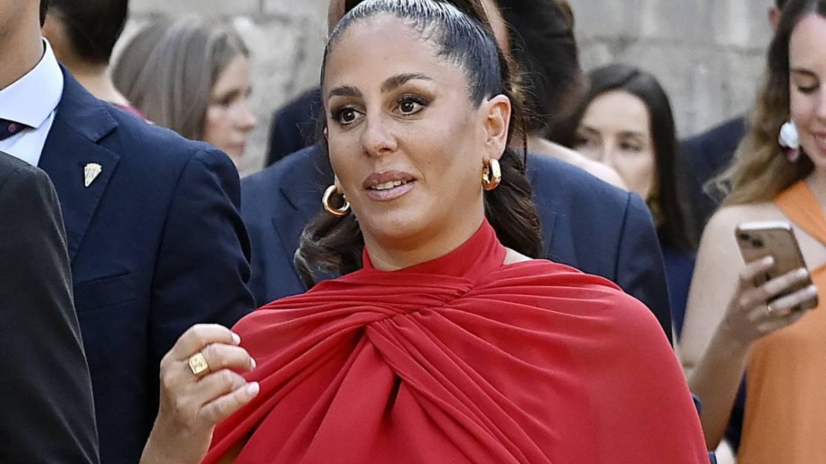 Anabel Pantoja, entre lágrimas, denuncia el desagradable episodio que ha sufrido en el aeropuerto