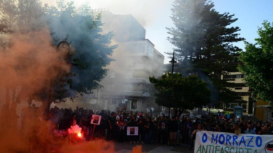 Unos 400 vecinos gritan en Cangas 