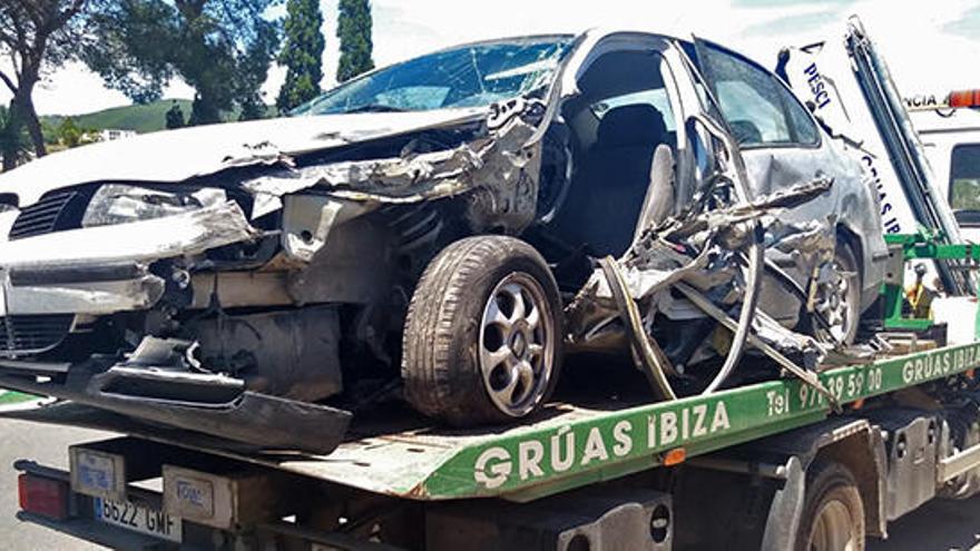 Herido un conductor en un accidente en la carretera de Sant Carles