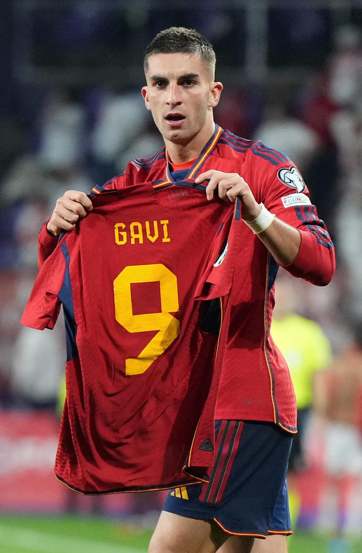 Lo que ningún culé quiere ver: Gavi, abatido tras su grave lesión en la rodilla