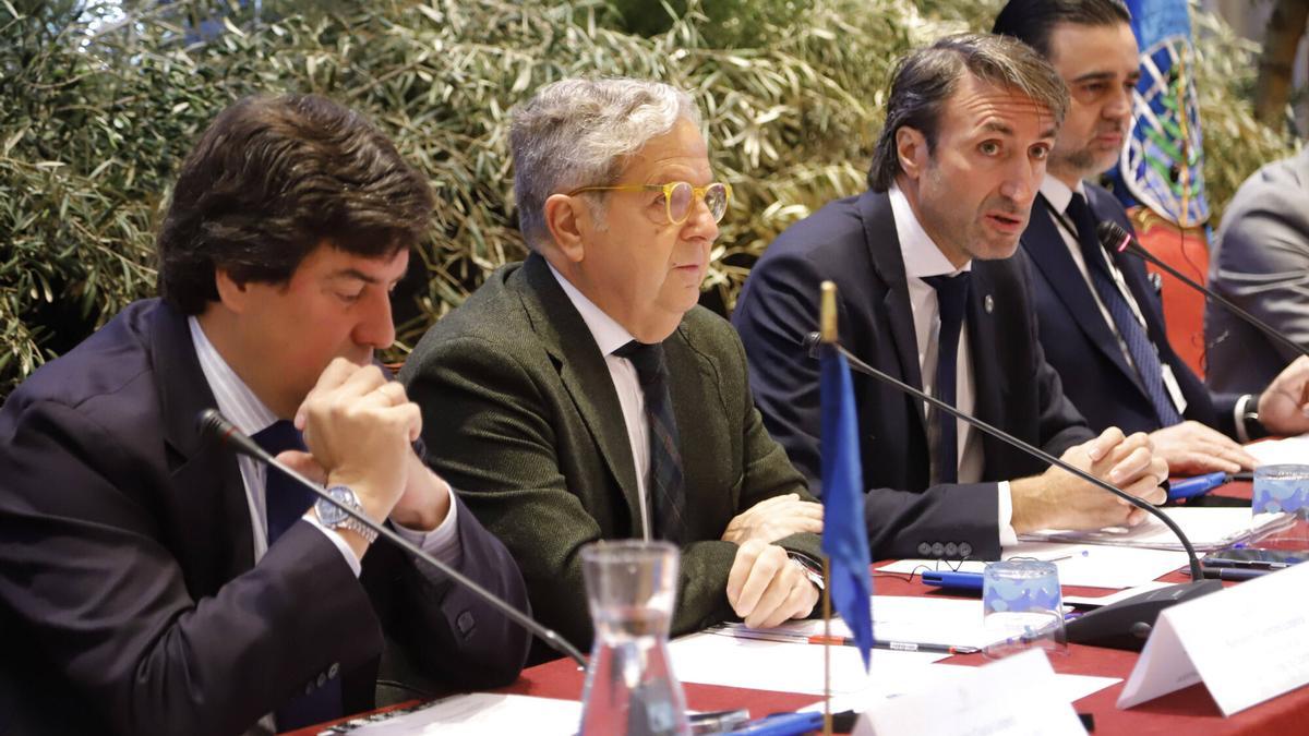 El presidente de la Diputación de Córdoba, Salvador Fuentes, junto al director del COI, Jaime Lillo, en Córdoba.