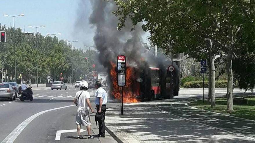 Arde un segundo autobús en menos de un mes