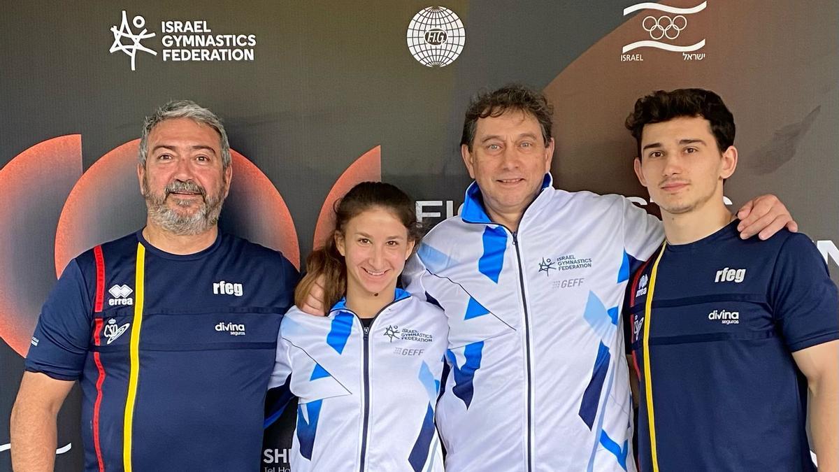 Manuel Martínez, Ofir Netzer, Pedro Mir y su hijo Nicolau, en Tel Aviv.