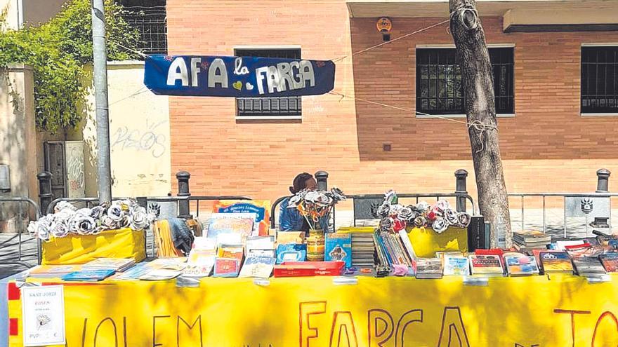 Un jutge anul·la una multa de 600 euros a l&#039;escola la Farga de Salt per penjar una pancarta