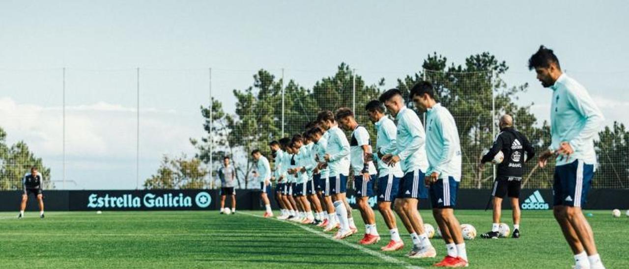 Los jugadores del Celta durante un entrenamiento en Mos esta semana.