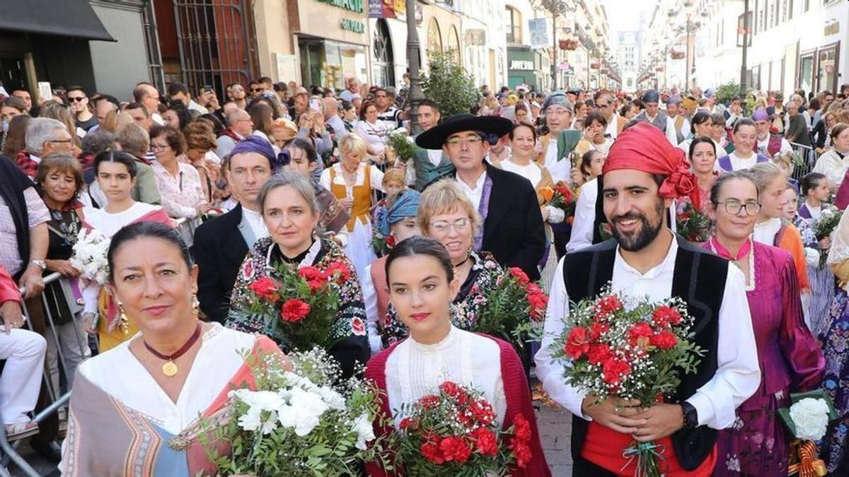Participantes en la Ofrenda de flores, el acto central de las Fiestas del Pilar.