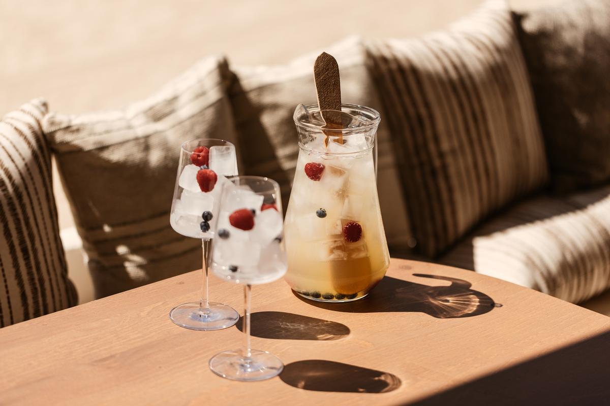 Las sangrías y bebidas muy frías acompañan perfectamente en la mesa.
