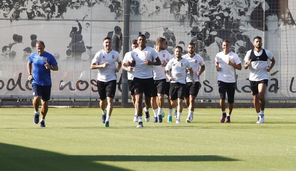 La imágenes del entrenamiento vespertino del Valencia