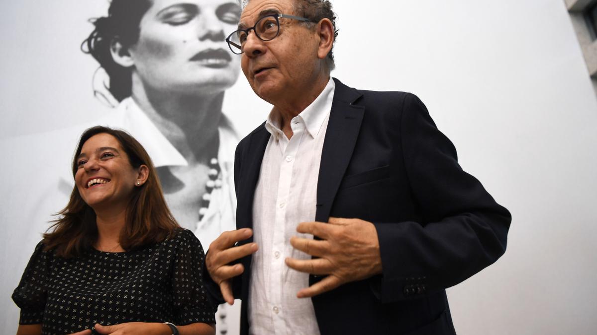 Roberto Verino reivindica a las mujeres en la inauguración de su exposición  en la Fundación Luis Seoane - La Opinión de A Coruña