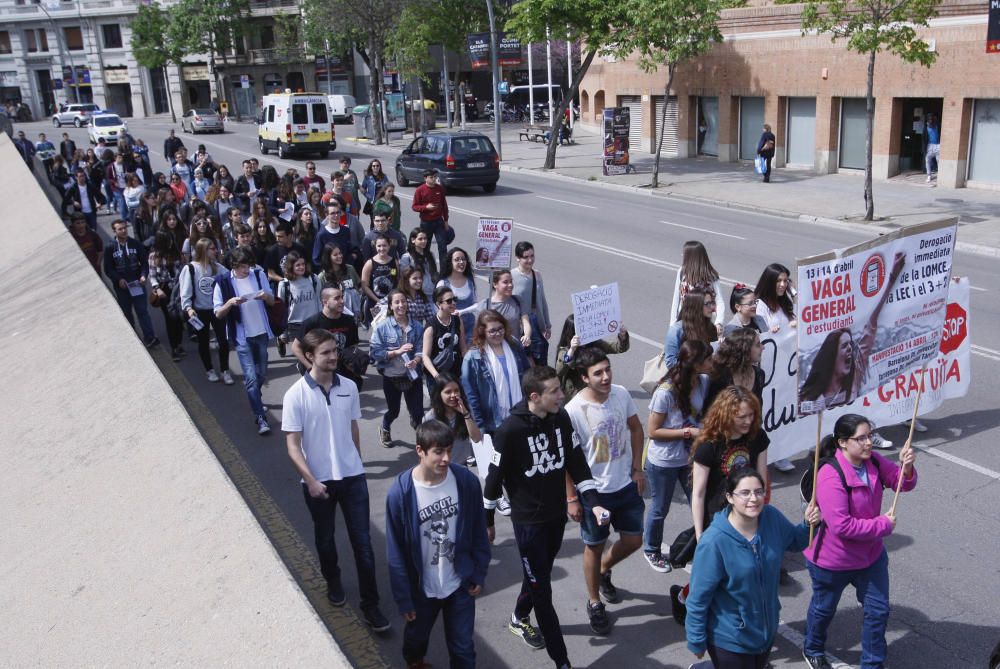 Un centenar d''estudiants rebutgen la Llei Wert a Girona