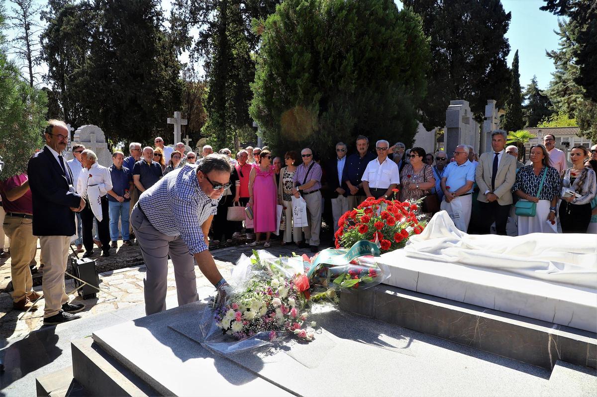 Ofrenda floral a Manolete