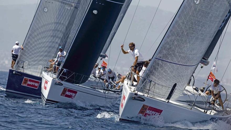 Tres barcos de la flota de los Swan 42 disputan la salida de una de las mangas que completaron a lo largo de la jornada de ayer.