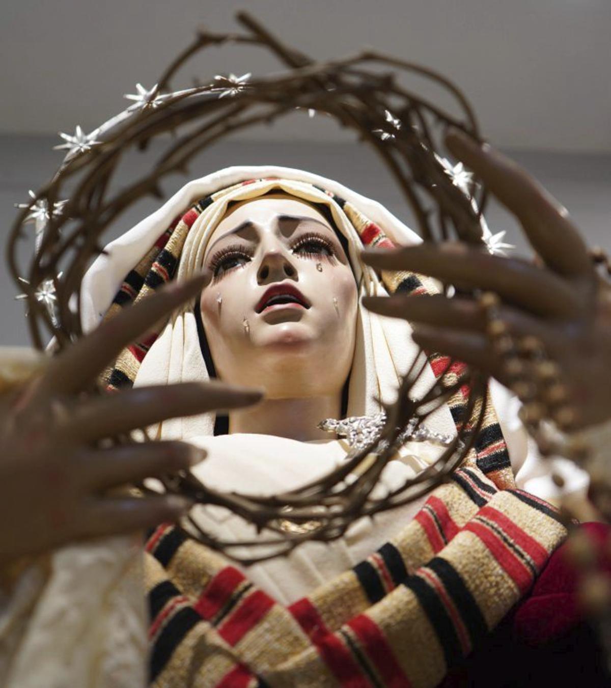 Virgen vestida de hebrea en la exposición.