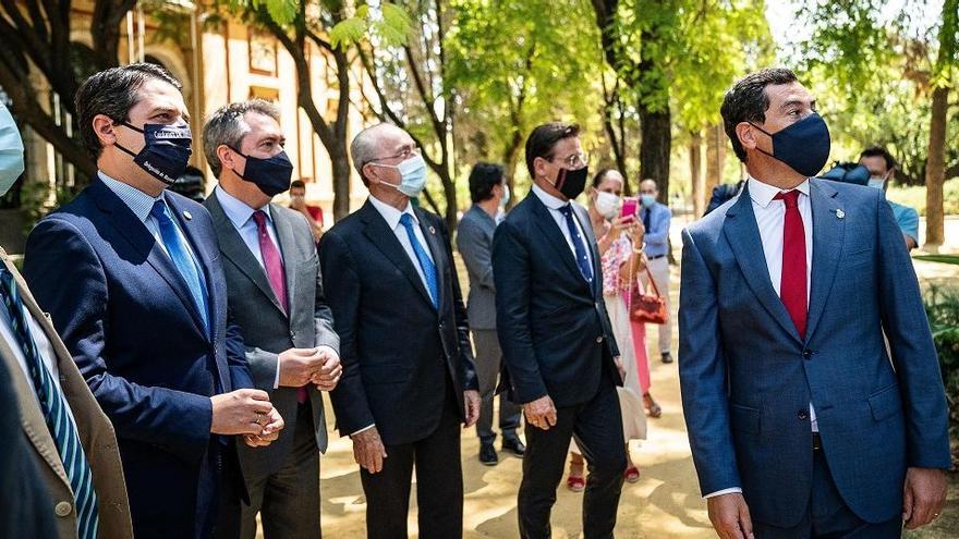 Moreno se ha reunido este lunes en el Palacio de San Telmo con los alcaldes de las ocho capitales de provincia andaluzas.