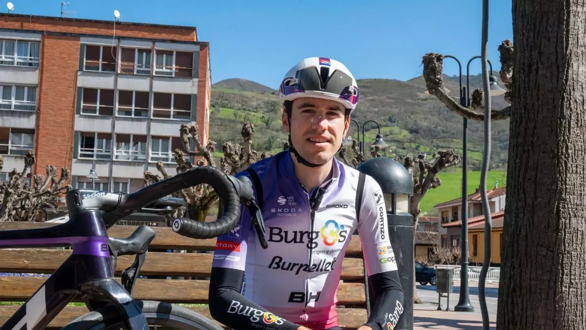El ciclista asturiano Sinuhé Fernández, ilusionado ante los retos de esta temporada: "He dado un paso adelante"