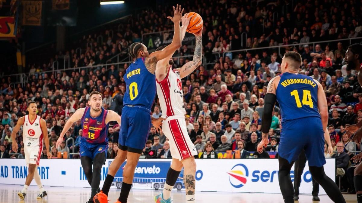 punter-ante-un-jugador-del-basket-zaragoza-cb4a433