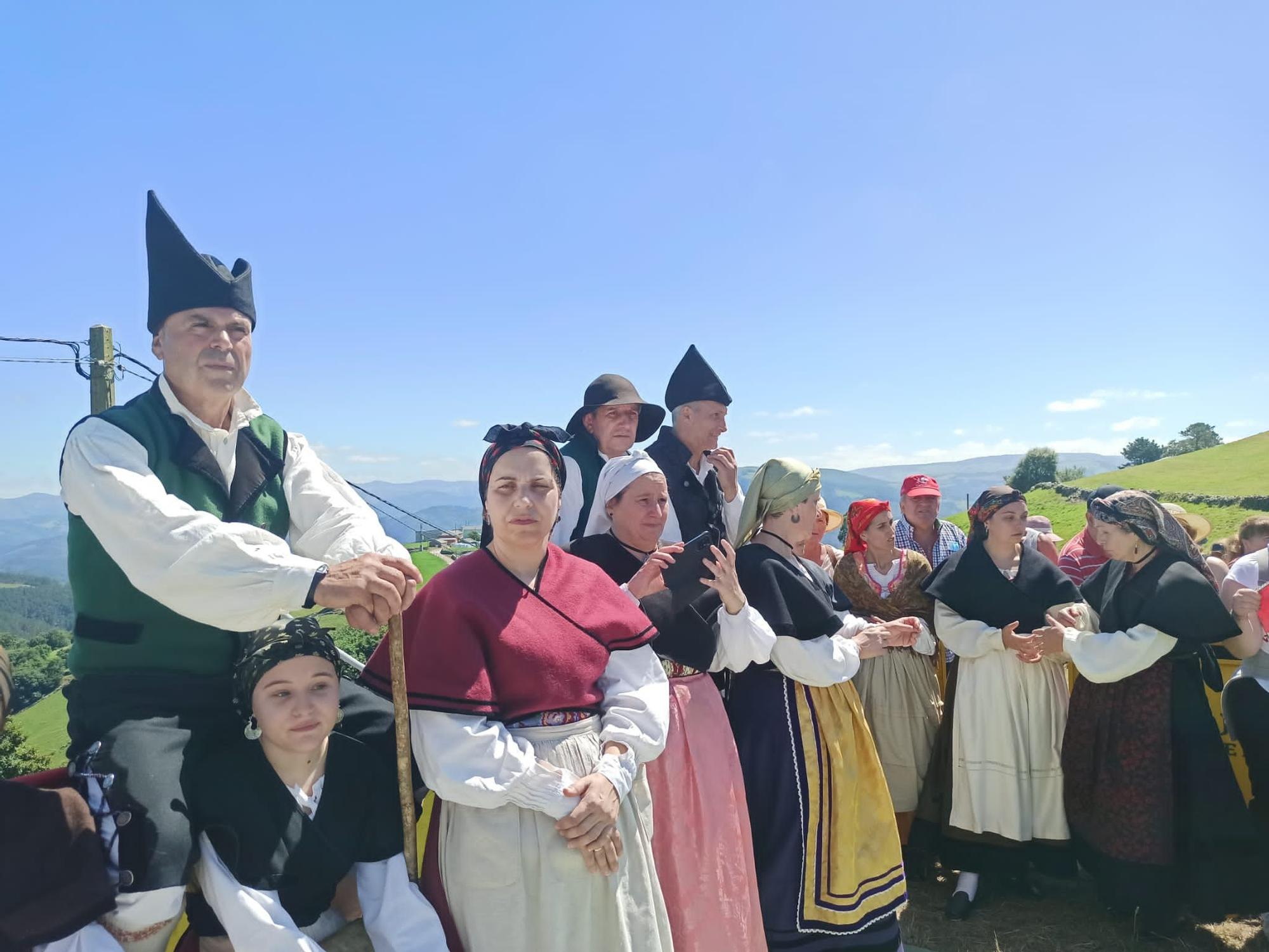 En imágenes: Así ha sido la histórica boda vaqueira en Aristébano con la presencia de Adrián Barbón