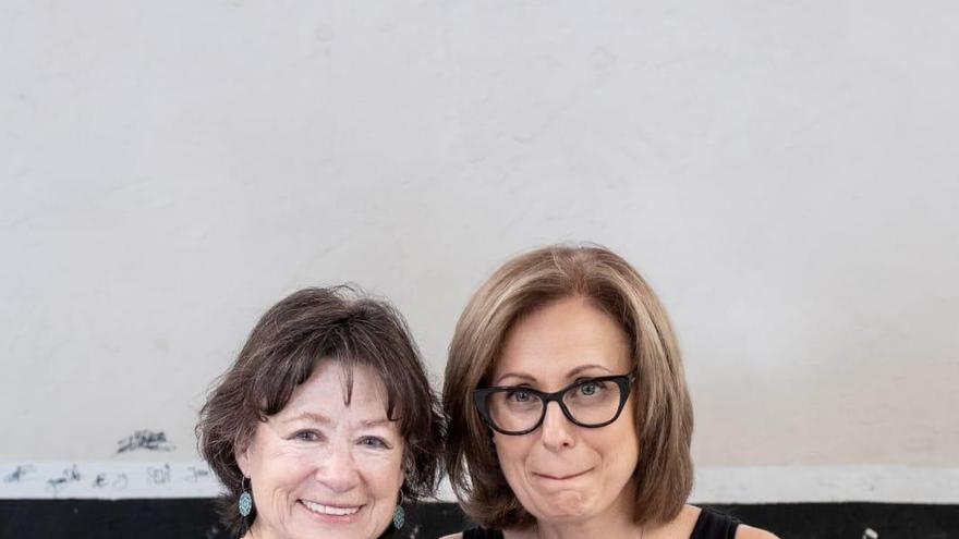 Maru Pérez y María Giménez durante la presentación del libro este verano.