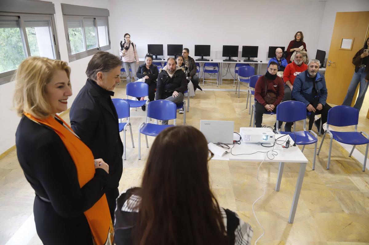 La teniente de alcalde y delegada de Servicios Sociales, Eva Contador, inaugura el nuevo Centro Complementario de Recursos Sociales Guadalquivir