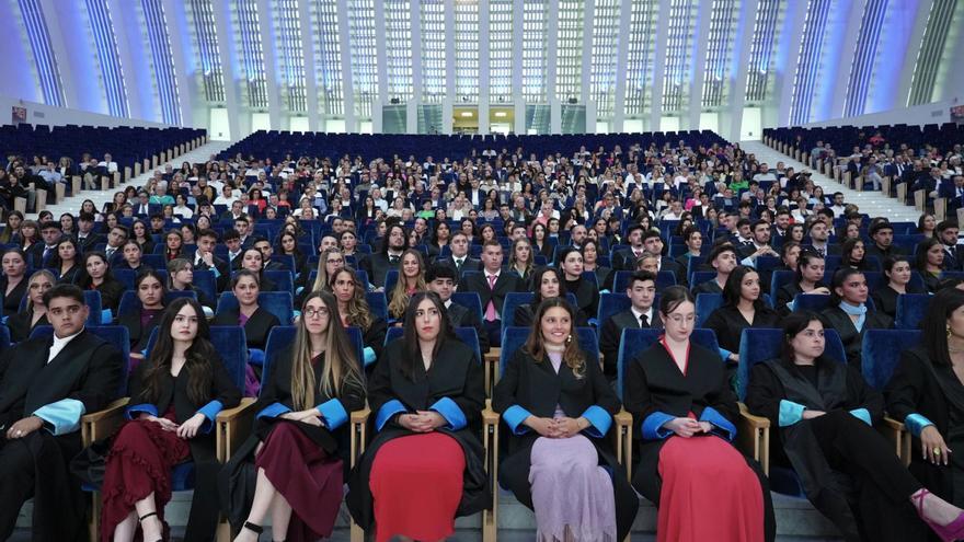 Ceremonia de graduación de los alumnos de la Facultad Padre Ossó