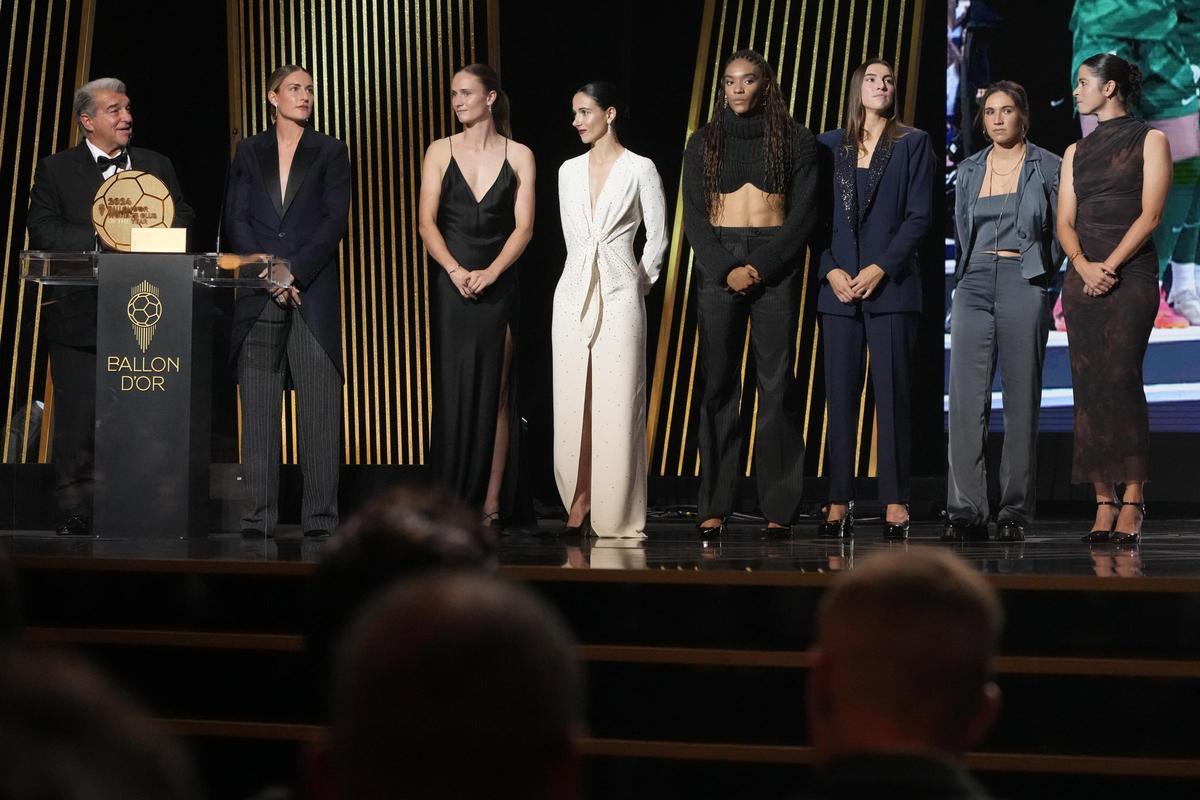 El Barça femenino, galardonado como mejor equipo del mundo en la Gala del Balón de Oro El Barça femenino, galardonado como mejor equipo del mundo en la Gala del Balón de Oro