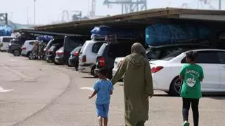 Operación Paso del Estrecho: Más de 2.500 euros por horas de espera con niños y sin espacios adecuados