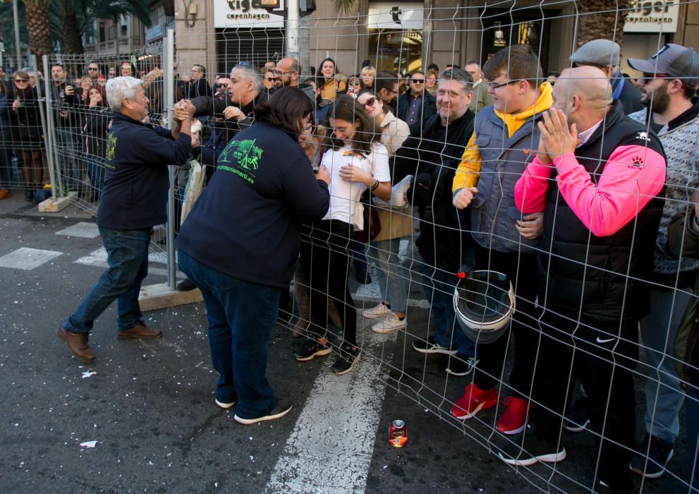 Mascletà 4 enero: Pirotecnia de colores en Alicante para recibir a los Reyes Magos