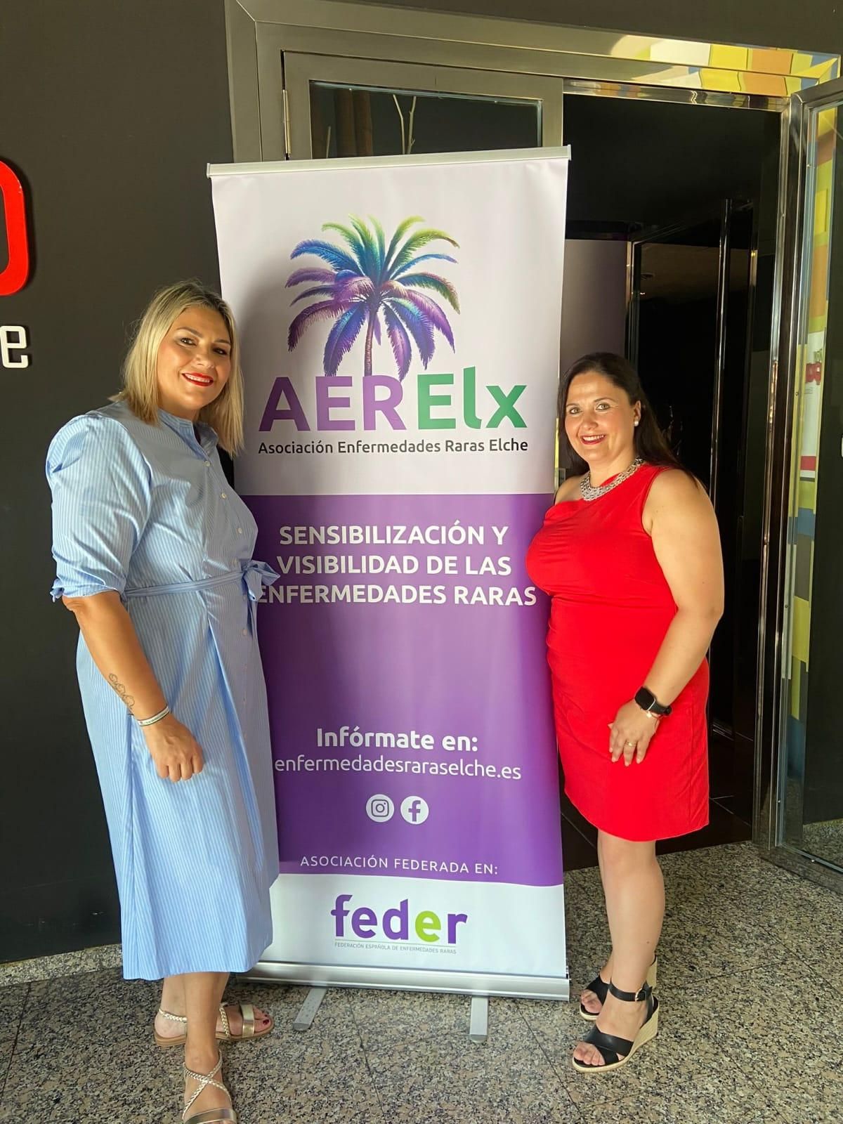 La presidenta de la Asociación de Enfermedades Raras de Elche, Carolina Peral, y la vicepresidenta Sofía Hernández