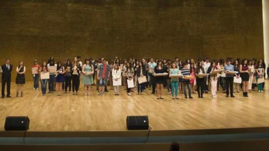 Foto de familia de los escolares premiados en el concurso, en el que han participado 6.000 alumnos de la provincia.