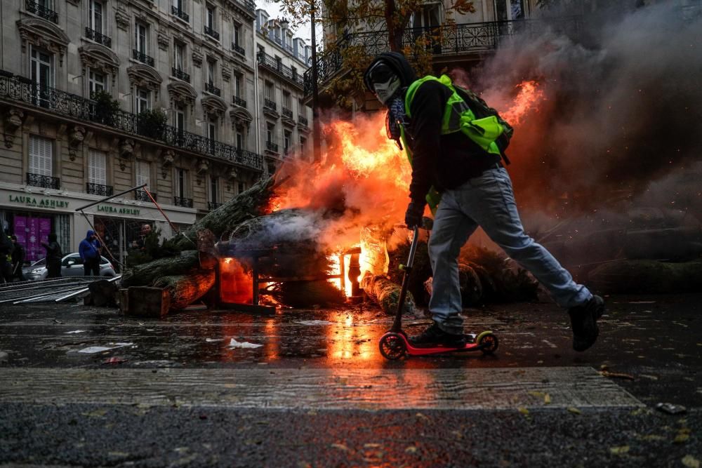 Enfrentamientos entre ''chalecos amarillos'' y Policía en París